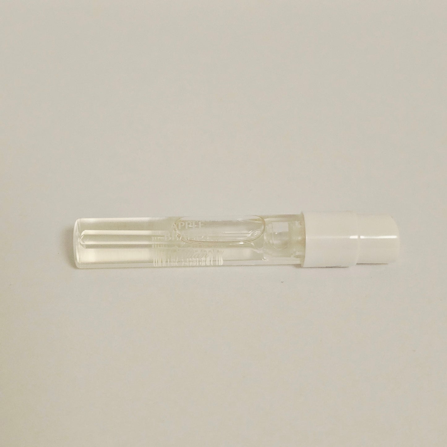 by Kilian – 🍏 Apple Brandy on the Rocks Eau de Parfum – 1,5ml Miniatur